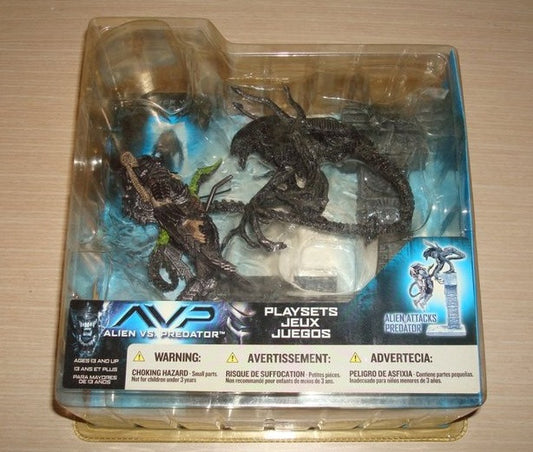 McFarlane Toys Alien vs Predator Attacks Ver Trading Figure Play Sets - Lavits Figure
