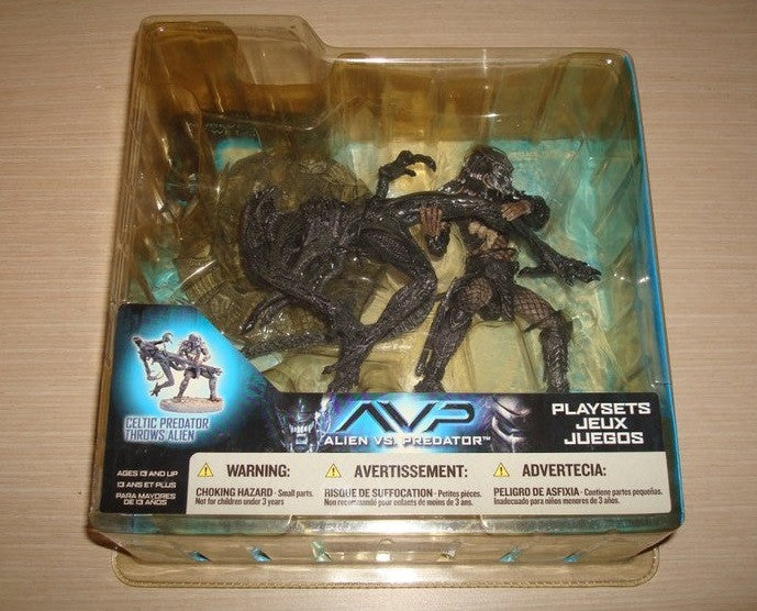 McFarlane Toys Alien vs Predator Celtic Predator Throws Alien Ver Trading Figure Play Sets - Lavits Figure
