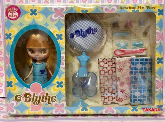 Takara Petite Blythe PBL 20 Sewing My Way Action Doll Figure