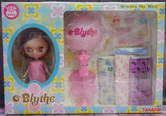 Takara Petite Blythe PBL 19 Sewing My Way Action Doll Figure
