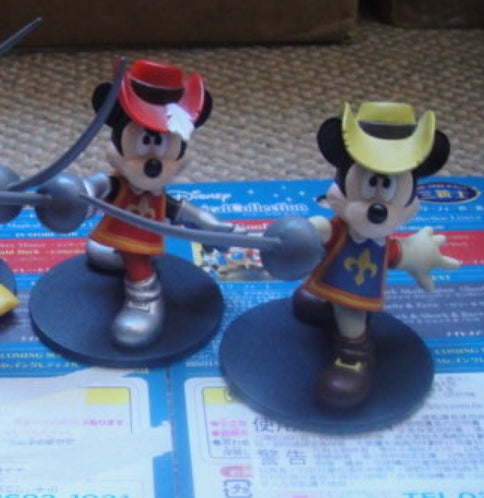Tomy Disney Magical Collection The Three Musketeers Mickey Mouse 110&R014 2 Trading Figure Set Used