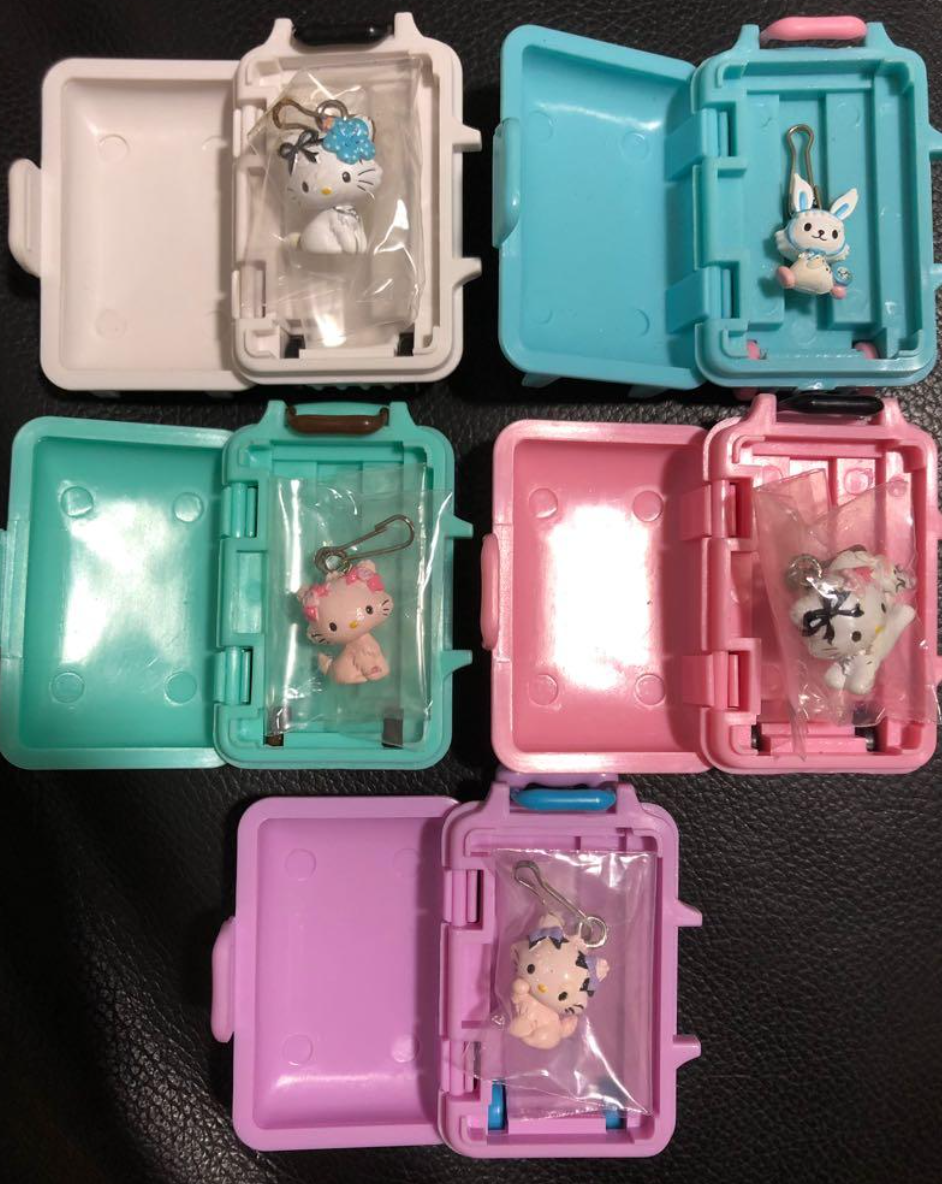 Yujin Sanrio Charmmy Hello Kitty Gashapon 5 Mini Suitcase Luggage Figure Set
