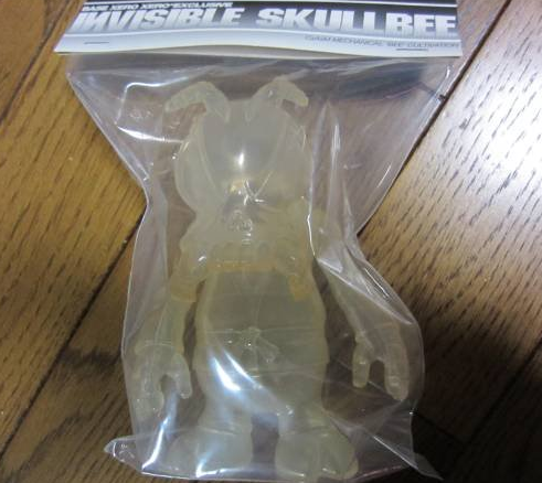 Secret Base Convex Skull Bee Invisible Clear Ver 5" Vinyl Collection Figure - Lavits Figure
