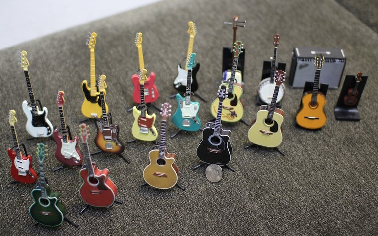 F-toys 1/12 Fender Takamine Acoustic Guitar Collection 20 Trading Figure Set Used - Lavits Figure
 - 2