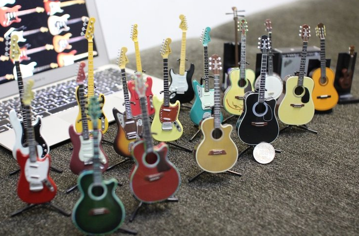 F-toys 1/12 Fender Takamine Acoustic Guitar Collection 20 Trading Figure Set Used - Lavits Figure
 - 1