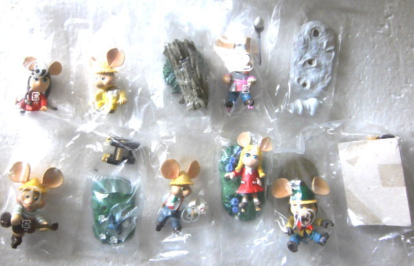 Megahouse 2004 Topo Gigio 5 Mini Scene Trading Collection Figure Set - Lavits Figure
 - 2