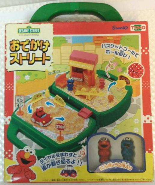 Sanrio Toho Sesame Street Outing Car Elmo Cookie Monster Trading Figure Play Set