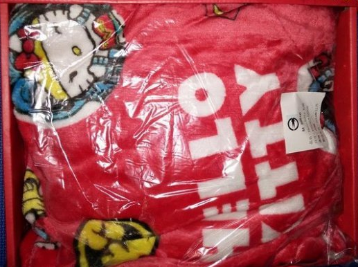 Sanrio Hello Kitty x Dc Comics x Caco Limited 48" x 63" Blanket - Lavits Figure
 - 2