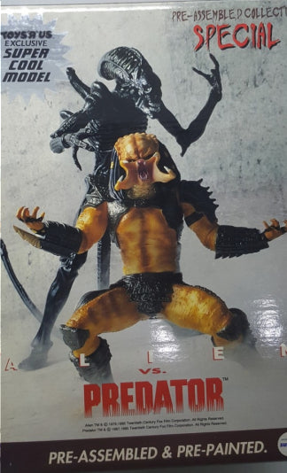 Medicom Toy Alien vs Predator Toys R Us Exclusive Crystal Special Ver Trading Figure